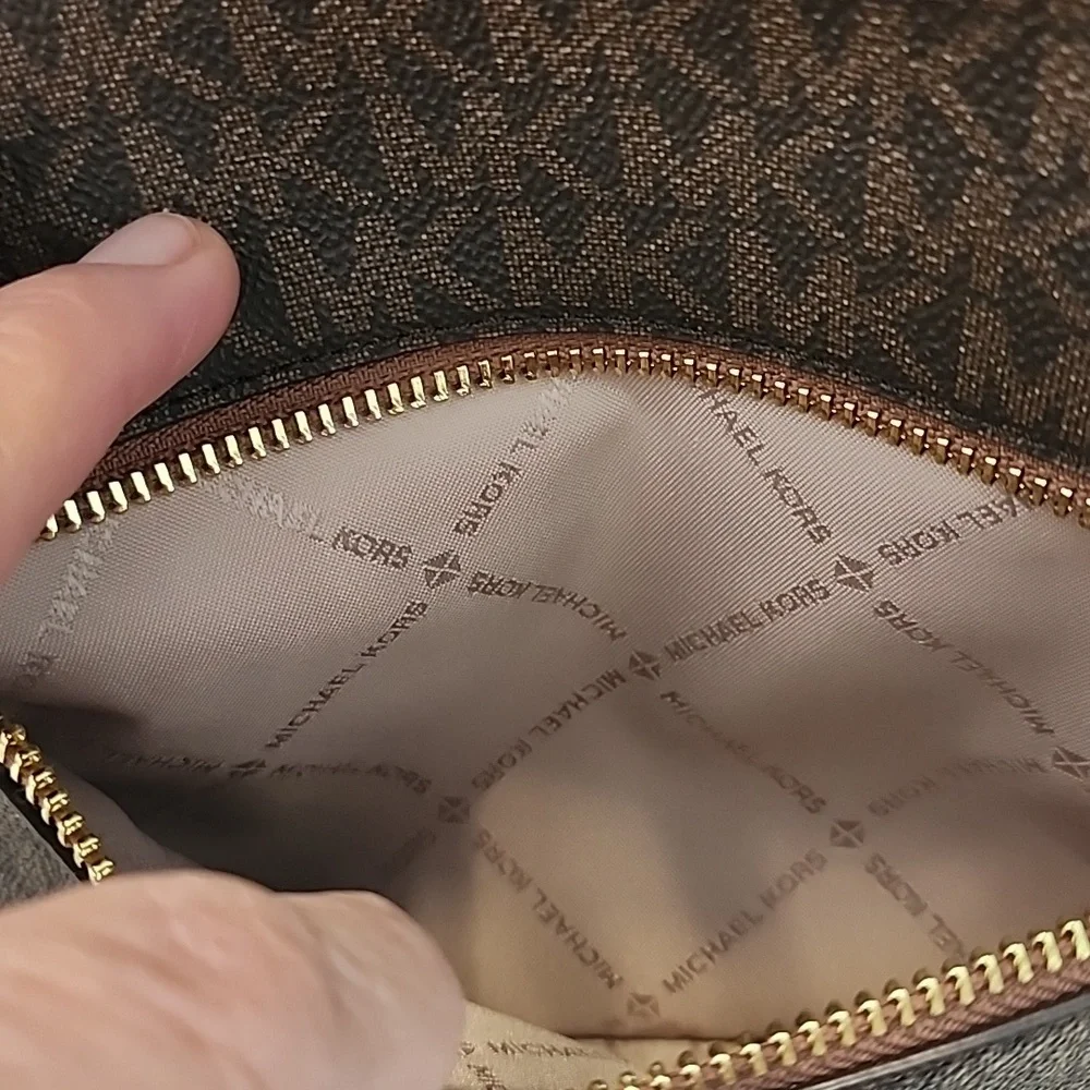 MICHAEL KORS LARGE BACK PACK.